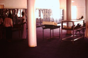 al-Ahgaaf-Bibliotheek binnen.
