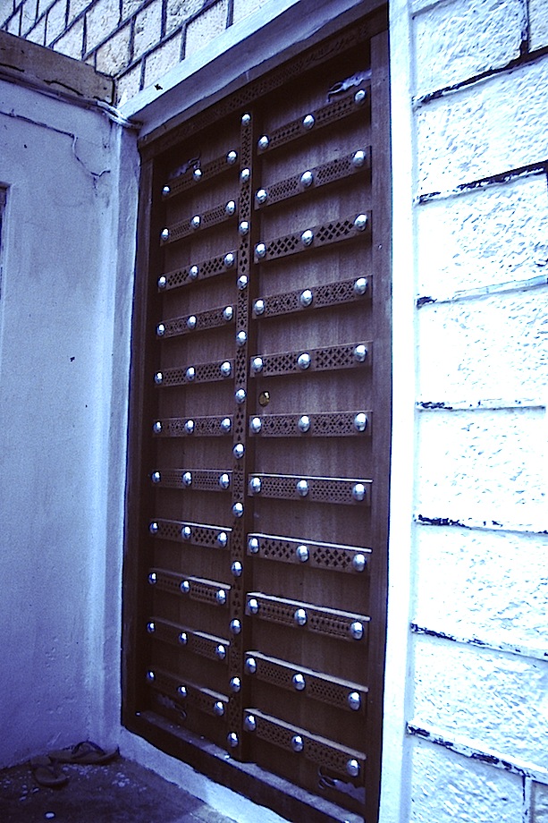 Een nieuwe traditionele deur.