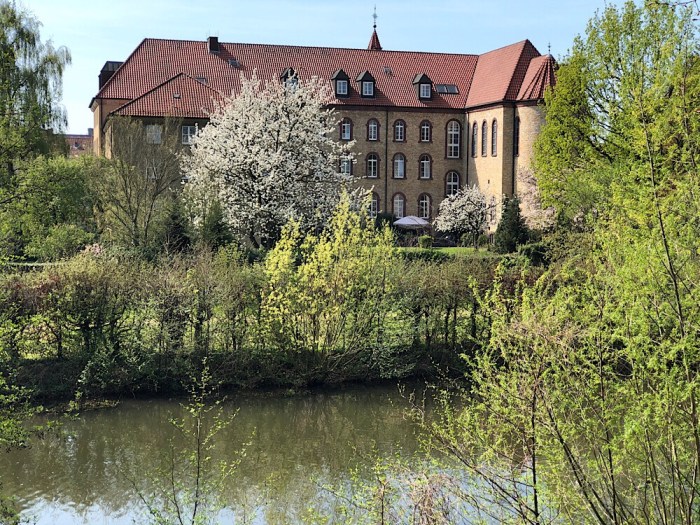 Herrenteichswall mit Priesterseminar