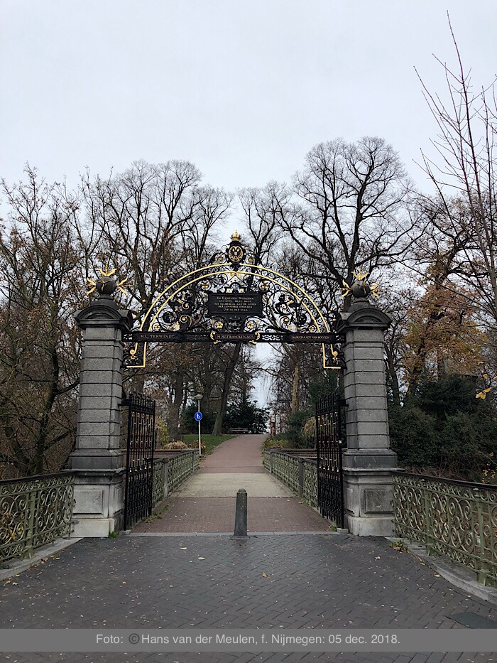 Toegangspoort Valkhofpark