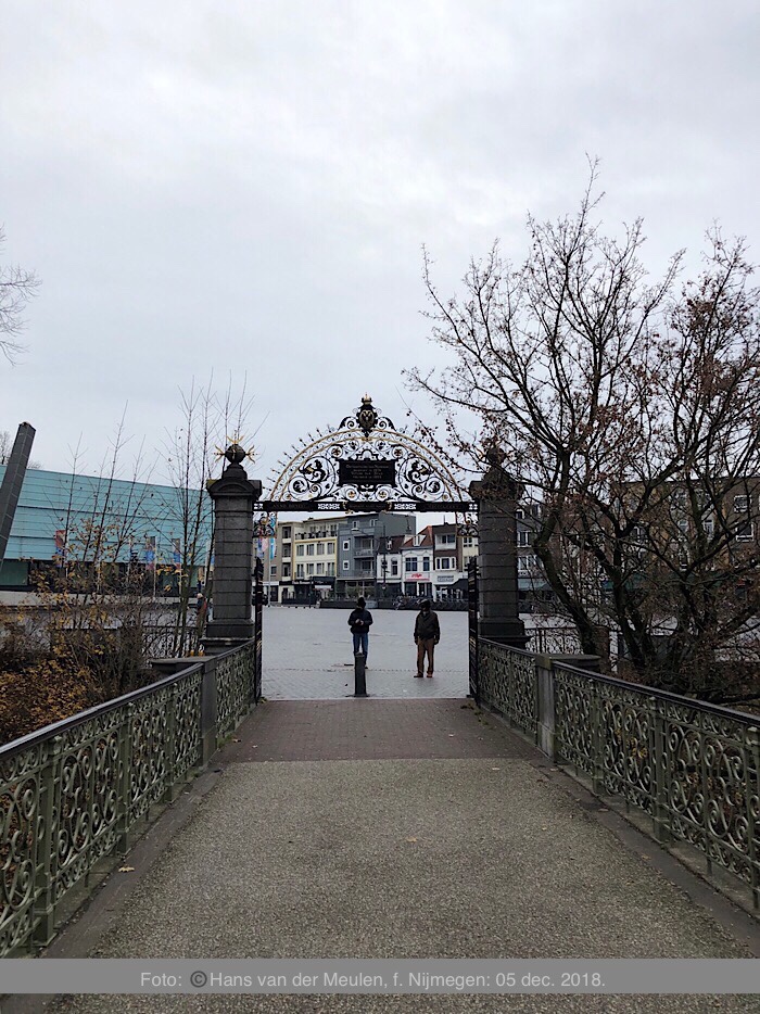 Toegangspoort Valkhofpark (achterzijde)
