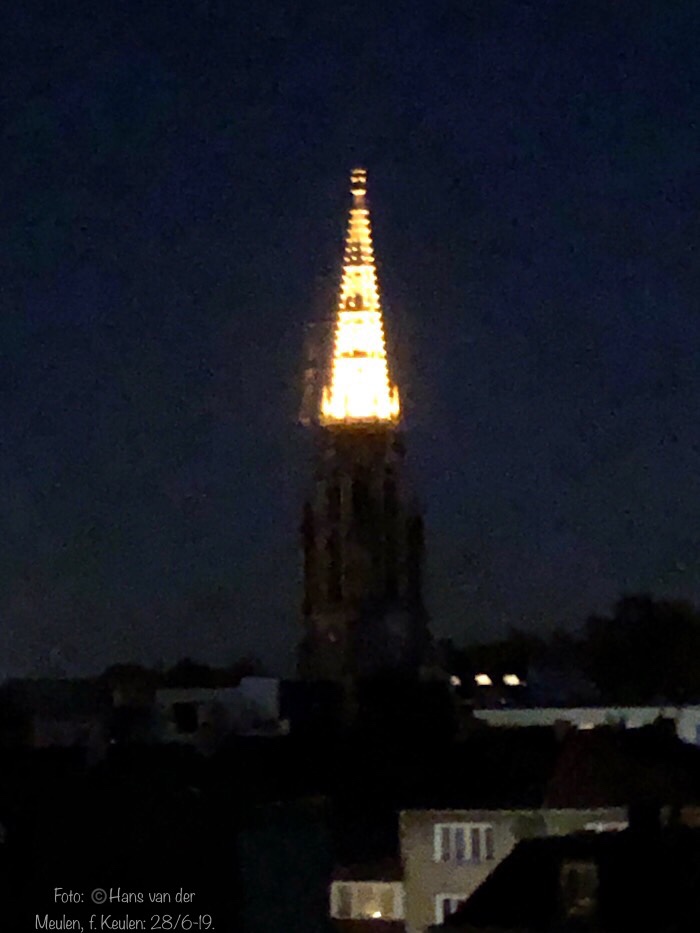 Verlichte toren: Herz Jesu-Kirche