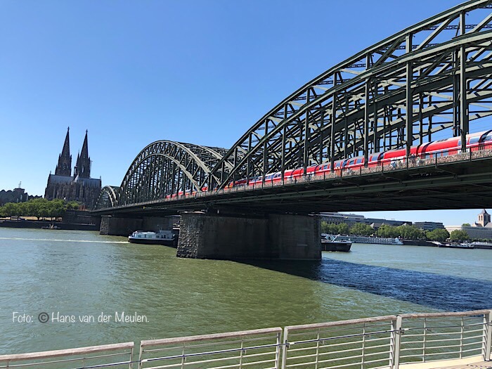 Keulen Hohenzollernbrücke over de Rijn
